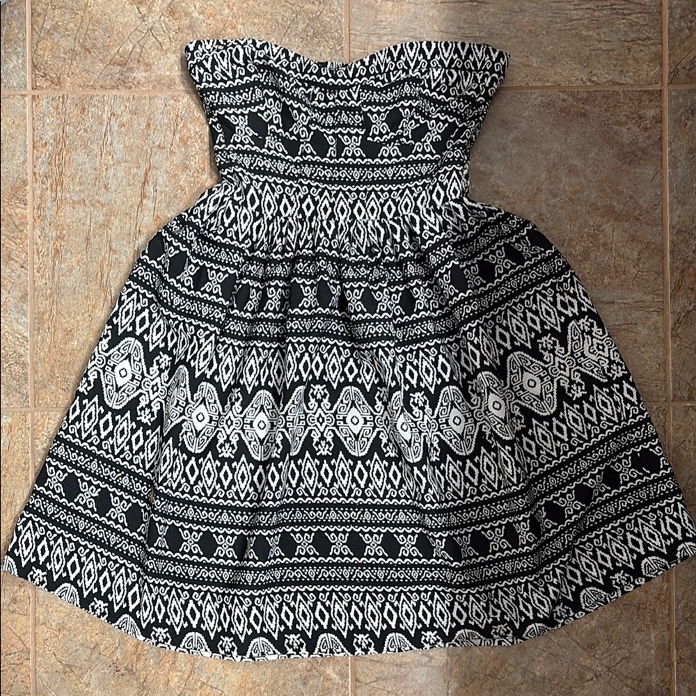 dELiA*s Black and White Smocked Top